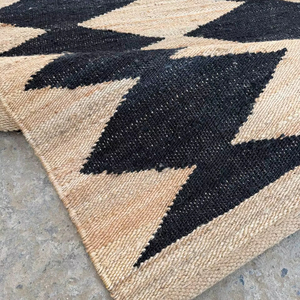 Tapis moderne fait main en chanvre et jute noir, motif géométrique, fibres naturelles, confortable, lavable, durable, écologique - Product Image 1