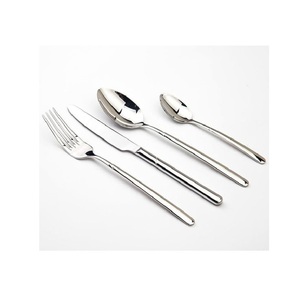 Couverts en métal Prestige : L'accompagnateur idéal pour les repas, conçu pour refléter une vie élégante avec des présentations de table harmonieuses - Product Image 4