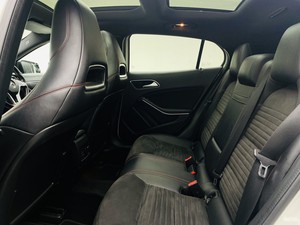 GLA-CLASS 4MATIC 2015 en bon état - Product Image 5