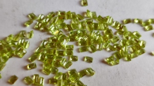 Lote de Gemas Sintéticas de Peridoto al por Mayor, Corte Esmeralda Octogonal Facetado de 9x11 mm, Calidad AAA - Product Image 3