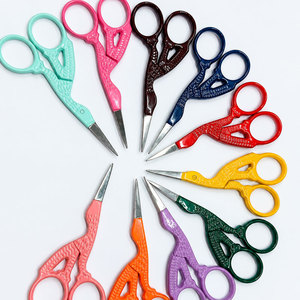กรรไกรปักลายมืออาชีพพร้อมด้ามจับลายนกกระสาตกแต่ง - Product Image 5