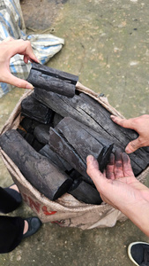 Carbón Natural Negro de Alta Calidad (Madera Dura) con Duración de Combustión Extendida de 4-5 Horas - Product Image 4