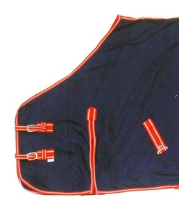 Tapis de cheval polaire bleu marine avec doublure en satin Conception de cou standard en nylon 210D de haute qualité pour l'hiver en vente - Product Image 2