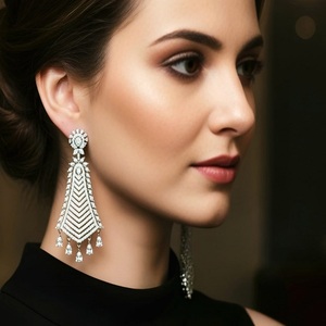 Boucles d'oreilles pendantes en forme de poire et pavé de diamants Chevron Regal, géométriques, plaquées argent, classiques, pour mariage féminin - Product Image 2