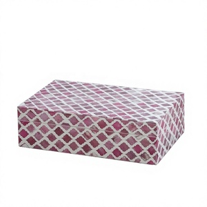 Moderna Caja de Regalo para Joyas con Incrustaciones de Madreperla Irregular, Laterales Curvos Pintados, Estatua de Resina Ecológica, Hecha a Mano en Uttar Pradesh - Product Image 5