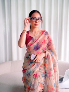 Indian Traditional Ethnic Casual Saree in Floral Print for Daily Wear and Festive Function for Women Fancy Trendy Outfit - Product Image 3