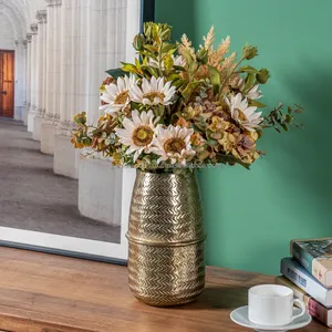 Vase à fleurs en métal de luxe pour décoration de bureau, élégant accessoire, fournisseur en gros, vase à fleurs en métal haut de gamme pour table de café, décoration élégante en gros - Product Image 1