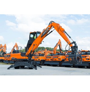 Excavadora de cadenas usada de 3000 kg, duradera, con motor diésel de alto torque y orugas de acero para excavación industrial. - Product Image 2