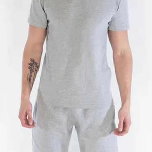 Conjunto Deportivo Básico de Algodón de Alta Calidad para Hombre, con Logotipo Personalizado, Camiseta de Manga Corta y Pantalones Cortos Casuales para Hombre - Product Image 1