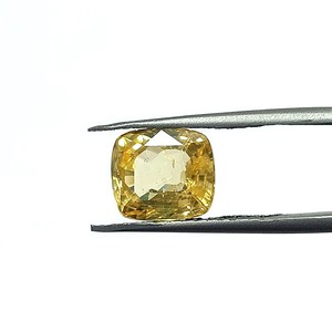 พลอยแซฟไฟร์สีเหลืองทรงคุชชั่นธรรมชาติ 5.01 กะรัต จากศรีลังกา สำหรับทำเครื่องประดับและแหวน รุ่น YCWX-154 - Product Image 1