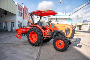 รถแทรกเตอร์คูโบต้า L4028 40 แรงม้า ขับเคลื่อน 4 ล้อ เครื่องยนต์ดีเซล ประสิทธิภาพสูง รถแทรกเตอร์การเกษตรขนาดกะทัดรัด - Product Image 5