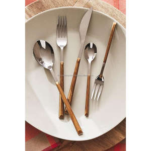 Ensemble de couverts réutilisables en acier inoxydable de qualité supérieure Hot Hotels Restaurants Dîner Couverts avec poignées en bois Fabriqué en Inde - Product Image 1