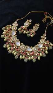 ชุดสร้อยคอและต่างหูแบบ Kundan ประดับคริสตัล ไรน์สโตน มุกเทียม ลูกปัดสีแดง สไตล์วินเทจ สำหรับเจ้าสาว งานแต่งงาน งานหมั้น แบบชาติพันธุ์ - Product Image 2