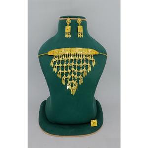 Colliers plaqué or micro formant ensemble de bijoux de mariage et traditionnels cadeau pour les femmes en cuivre et laiton Martasha - Product Image 5