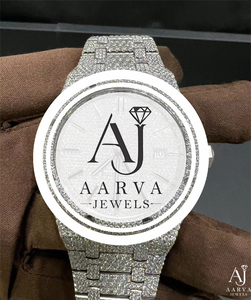 AARVA JEWELS นาฬิกาข้อมือกลไกสแตนเลสสีเงิน ประดับคริสตัลแซฟไฟร์ ฝังเพชร หน้าปัดอนาล็อก ขนาดสาย 28 มม. กว้าง 18 มม. พร้อมแสดงวันที่ - Product Image 1