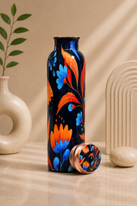 Bouteille d'eau artisanale en cuivre émaillé à motif floral, avec un élégant design de fleurs blanches, est une solution d'hydratation élégante et fonctionnelle. - Product Image 6