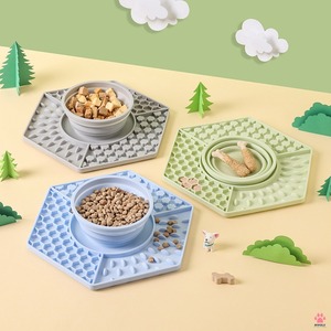 Tapis à lécher en silicone 2-en-1 avec gamelle pliable à alimentation lente et base antidérapante pour chiens et chats - Product Image 4