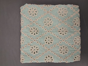 Nuevo Diseño Premium: Tela de Algodón Verde Menta con Bordado Dori - Material Crema con Diseño Floral y Ojales de Diamante para Vestidos - Product Image 4