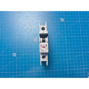 Disjoncteur Eaton FAZ-C3/1.6A EN/IEC 60947-2, standard, utilisé comme pièce détachée pour équipement semi-conducteur ancien - Product Image 2