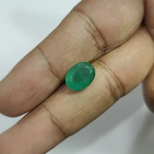 Esmeralda Verde Ovalada de 3.43 Quilates de Zambia, Gema Suelta - Product Image 1