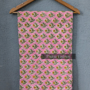 ผ้าพิมพ์ลายดอกไม้สีชมพูแบบแฮนด์บล็อก ขายเป็นหลา ผ้าฝ้ายแคมบริก 100% ลายพิมพ์จากเมืองชัยปุระ ประเทศอินเดีย เหมาะสำหรับชุดฤดูร้อนและการตัดเย็บ - Product Image 1