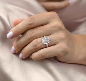 แหวนเพชรโมอิสซาไนต์ทรงรีคุณภาพพรีเมียม งานฝีมือประณีตสำหรับผู้หญิง ราคาดีที่สุด - Product Image 4