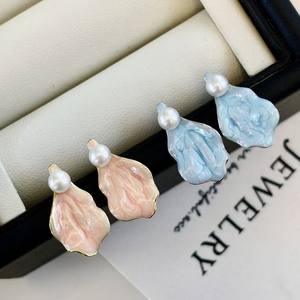 Boucles d'oreilles pendantes en argent pur avec aiguilles, motif floral émaillé, style haut de gamme et polyvalent - Product Image 3