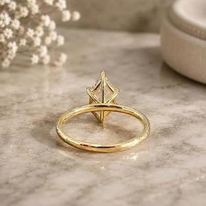 Anillo de compromiso grande con diamante marquesa holandés en oro amarillo, anillo solitario clásico, joyería nupcial atemporal, anillo de lujo. - Product Image 4