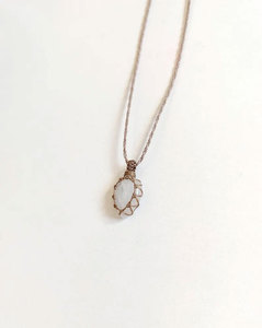 Collier pendentif macramé en pierre de lune arc-en-ciel fait main, cordon marron, pierre de lune naturelle, bijoux bohèmes en cristal de guérison pour femmes - Product Image 2