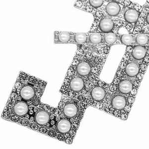 Broche en strass avec logo Jack and Jill Pearl, épingle de revers scintillante avec lettres, accessoire de mode tendance - Product Image 4
