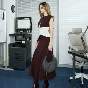 Nouvelle jupe midi plissée unie en sergé pour femme 2026, style bureau, bordeaux, fabrication vietnamienne - Product Image 5