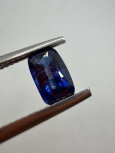 Saphir bleu naturel AAA, taille baguette conique, 1,52 carat, feu bleu de Ceylan SRI LANKA, sans trou pour la fabrication de bijoux - Product Image 4