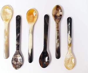 Cuchara de Cuerno Hecha a Mano con Acabado Pulido Espejo, Mango Largo, Ecológica y Segura para Alimentos, para Cocinas Éticas y Sostenibles en el Hogar, India - Product Image 4