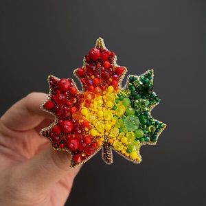 Broche de Lujo Hecho a Mano con Bordado y Cuentas para Mujer, Accesorio de Moda con Diseño Floral - Product Image 2