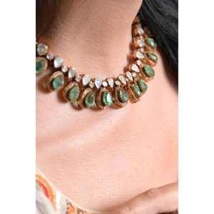 Ensemble collier et boucles d'oreilles en émeraudes CZ de créateur, style Kundan, bijoux de mariage pour femmes - Product Image 3
