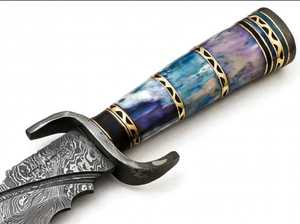 มีดเหล็กดามัสกัสทำมือจาก Iron Crown Forge ใบมีดคงที่ ใช้ได้หลากหลาย พร้อมตัวเลือก OEM ด้ามจับเรซิ่นลายหมุนสีน้ำเงินม่วง - Product Image 3