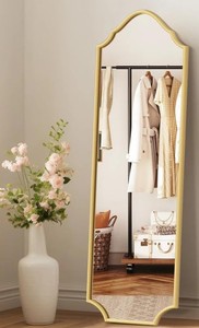 Espejo de Estilo Veneciano Clásico con Elementos de Vidrio Biselado Hechos a Mano y Detalles Decorativos Sofisticados - Product Image 1