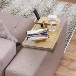 Plateau d'accoudoir multifonctionnel en bois avec finition lisse et design compact pour une utilisation pratique dans le salon - Product Image 1