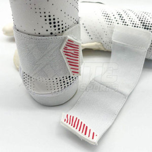 Gants de gardien de but professionnels personnalisés en caoutchouc respirant et antidérapant pour les équipes, les clubs de football et les séances d'entraînement - Product Image 3