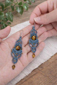 Pendientes colgantes de macramé hechos a mano con ojo de tigre, cordón azul, piedra preciosa natural, joyería artesanal bohemia - Product Image 2