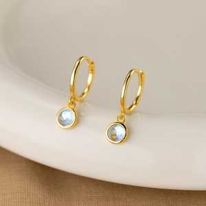 Pendientes de Aro Huggie de Plata de Ley 925 de Lujo Vintage con Piedra Lunar, Chapados en Oro de 14K, Colgantes para Piercings de Cartílago - Product Image 2