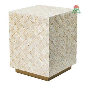 Table basse moderne en résine avec incrustation de nacre et base dorée pour le mobilier de salon - Product Image 1