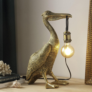 Encantadora escultura de caracol dorado con una concha de cristal transparente, disponible a precios de mayorista. - Product Image 2