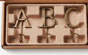 Ganchos de pared de metal estilo vintage con letras A B C, resistentes al óxido, para organizar la ropa y para decoración. - Product Image 3