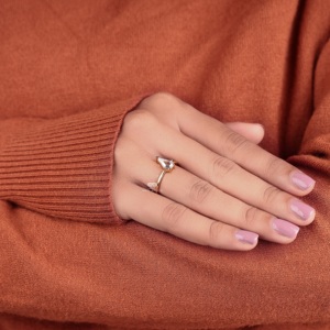 Anillo de compromiso solitario con diamante cultivado en laboratorio de corte rosa en forma de cometa, engaste de bisel, oro de 10K, 14K, 18K, joyería personalizada, anillos para uso diario - Product Image 4