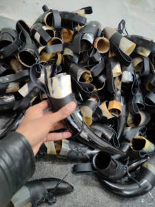 Auténtico Cuerno Vikingo Pulido de Alta Calidad para Beber Hidromiel o Cerveza, Hecho a Mano con Cuerno de Búfalo al Mejor Precio con Soporte de Cuero - Product Image 5