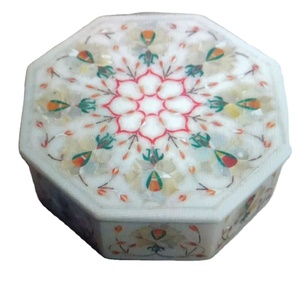 กล่องใส่เครื่องประดับหินอ่อนสีขาวหรูหรา ประดับด้วยลาพิส ลาซูลี  งานฝีมือรักษ์โลก  ลายดอกไม้สลักแบบพื้นเมือง  ทรงแปดเหลี่ยม - Product Image 1