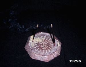 Tour d'encens brûleur indien dernière meilleure qualité stéatite couleur naturelle à la main sculpture fleur conception faite par un designer indien - Product Image 6