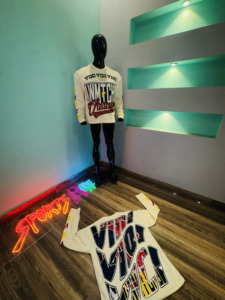 เสื้อยืดแขนยาวผู้ชายแบบสวมใส่สบาย ระบายอากาศได้ดี พิมพ์ลายแบบซับลิเมชั่น ขายส่ง เสื้อผ้าสตรีทแวร์ทรงหลวม เสื้อแขนยาวดีไซน์เนอร์สำหรับผู้ชาย - Product Image 5
