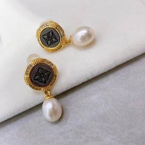 Boucles d'oreilles pendantes rétro romaines en perles étoilées, perles de millet d'eau douce avec bijoux en forme de goutte, accessoire de mode - Product Image 3